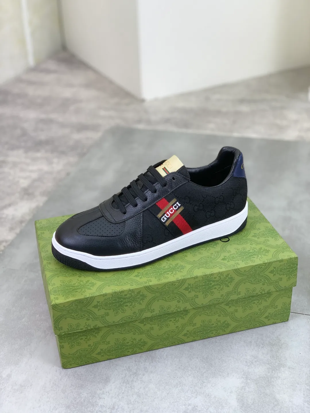 Men's shoes 💰P400💰【New model】 🆘 The latest model from Gucci official website 🎁 Classic casual and fashionable men's shoes 👟 Hot model 💥 Simple and elegant style, exclusive for trendy men. Unique latest brand elements from the official website 👑 Original Gucci decoration, fashionable and generous, made of original soft calfskin fabric ➕ Comfortable soft pigskin lining ✅Wear-resistant rubber outsole designated on the official website_Full of elasticity, the classic model taken at the counter 🎬Color: 4️⃣colors available😍Number of codes: 38-44 (45 46 customized)